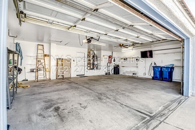 Building Photo - SW The Lakes!!!! Pool!!! Spa!!! Solar Panels!!! Primary bedroom downstairs!!! 3 Car Garage!!!