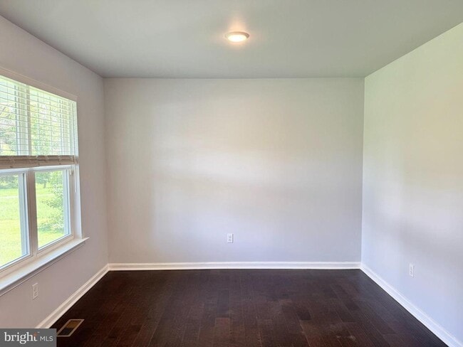 Building Photo - 206 Cranes Corner Rd