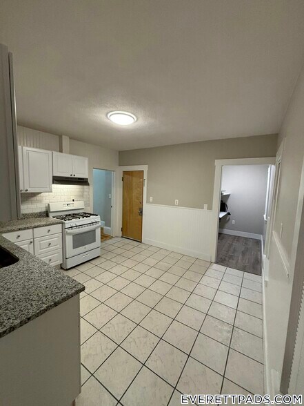 Building Photo - 85 Swan St