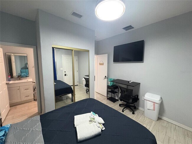 Building Photo - 3715 Valley Tree Dr