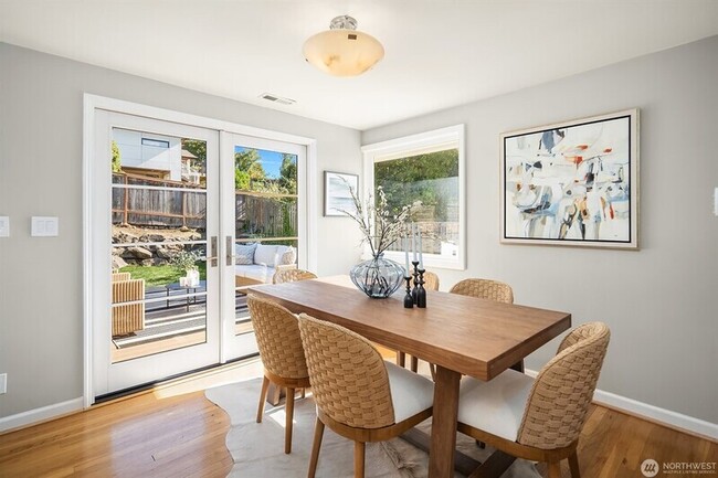 Building Photo - 5606 59th Ave NE