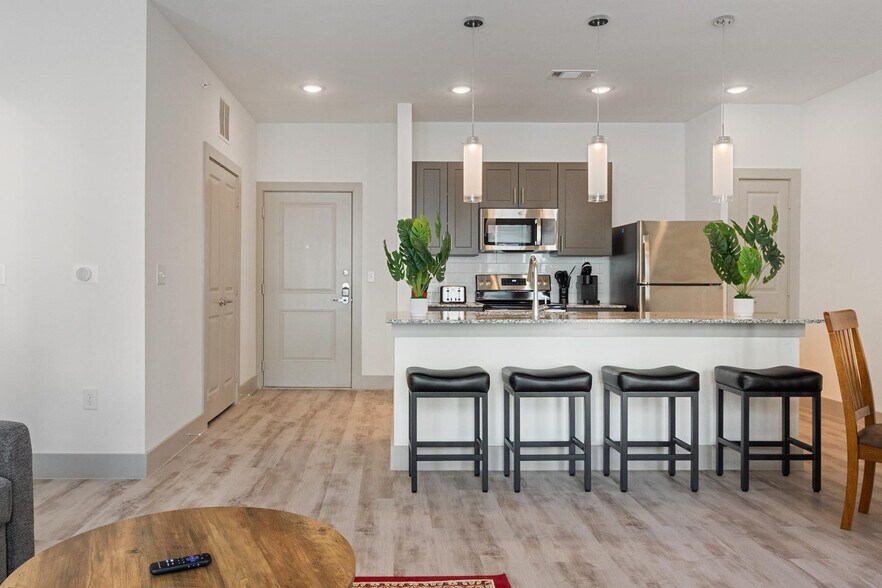 Building Photo - 12100 1/2 Ferrystone Glen Drive-SI ID1240322P