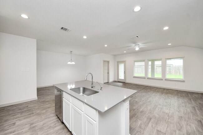 Building Photo - 7803 Golden Rubia Ln