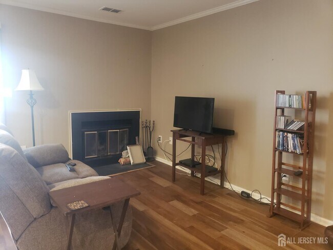 Building Photo - 6062 Cedar Ct