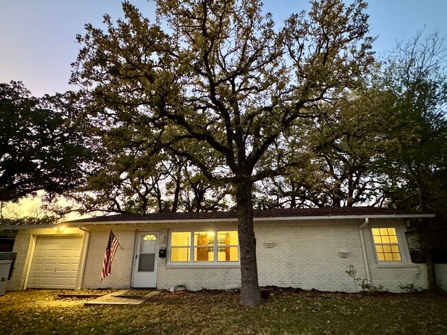 Building Photo - 2212 Sturges Dr