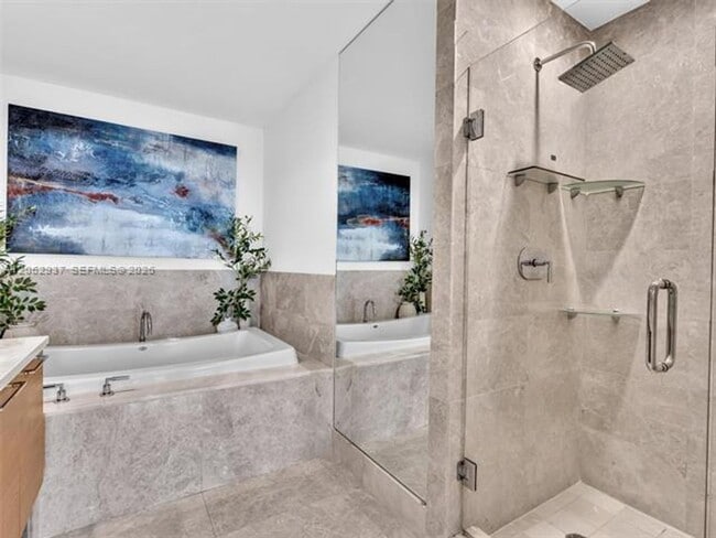 Building Photo - 17001 Collins Ave