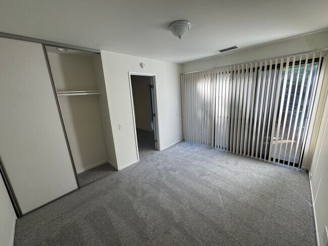 Building Photo - BEAUTIFUL 2 STORY CONDO IN THE CAMPUS COMM...