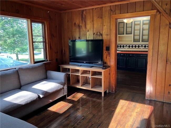 Building Photo - 283 Lake View Dr