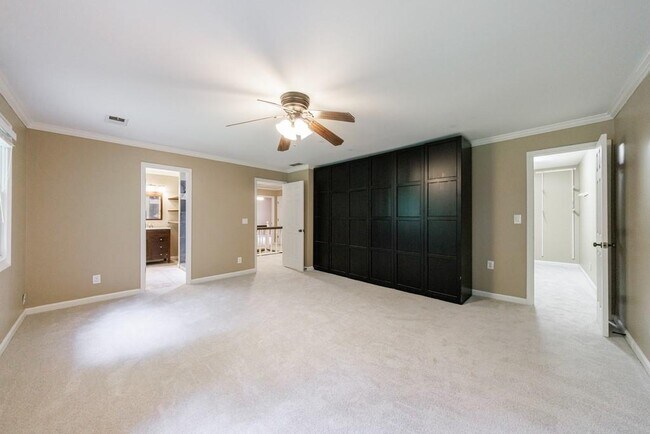 Building Photo - 10565 Shallowford Rd