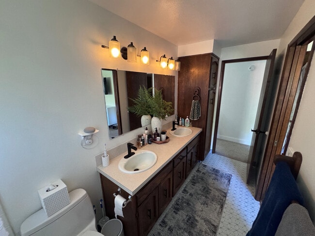 Building Photo - 15820 SE Harold Ave