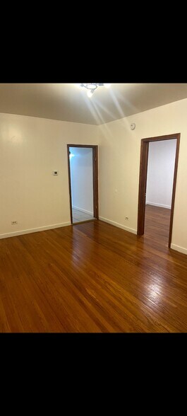 Building Photo - 8346 S Mackinaw Ave