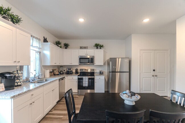 Building Photo - 10314 Woodwick St