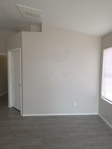 Building Photo - 9927 W Southgate Ave