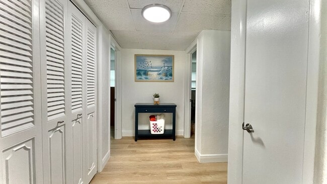 Building Photo - Available Mid October 2025 Fully Furnished...