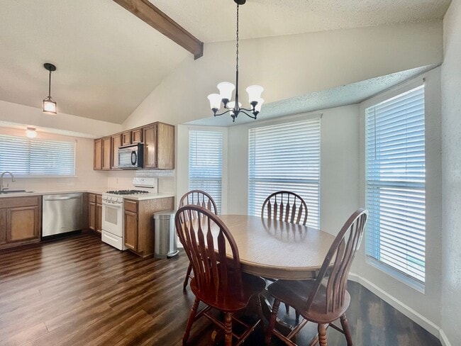 Building Photo - A Perfect Home, In A Perfect Location!