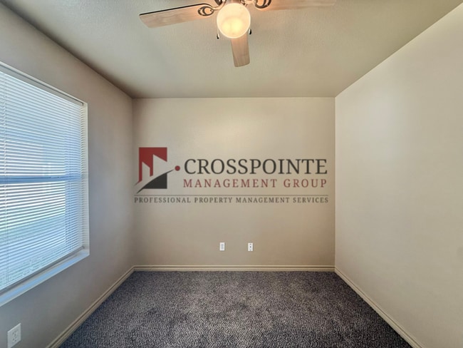 Building Photo - 2 Bedroom, 2 Bathroom Duplex!