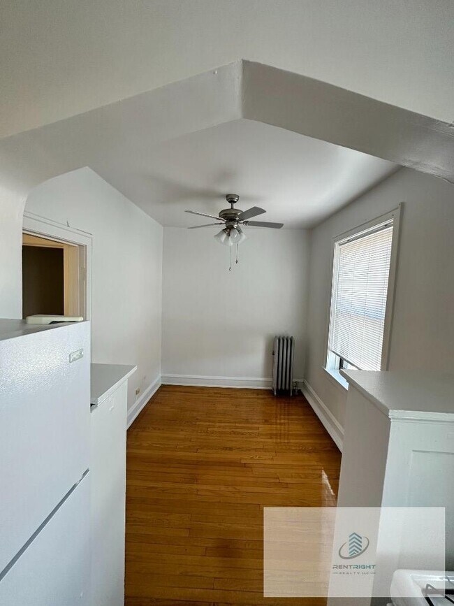 Building Photo - 4055 N Elston Ave