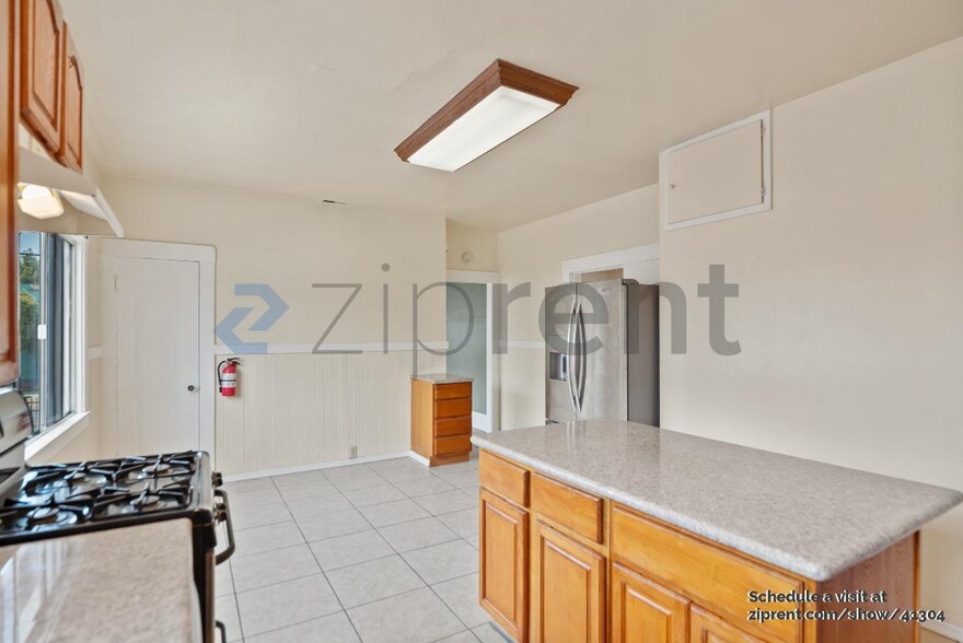 Building Photo - 850 40th St
