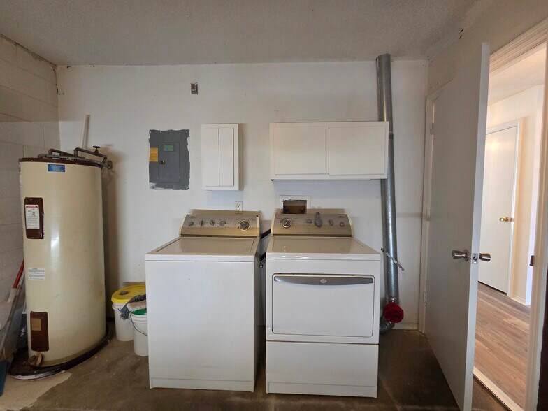 Building Photo - 1632 Tudor Ln