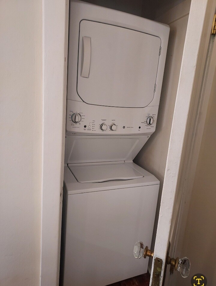 Building Photo - 248 Park Ave