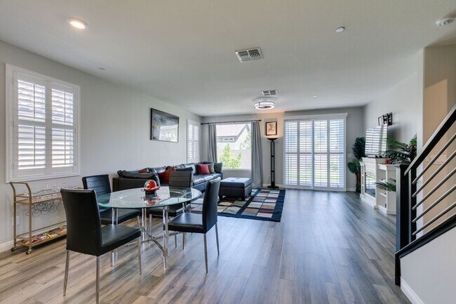 Building Photo - Furnished 5-Bedroom Home with Two Primary Suites