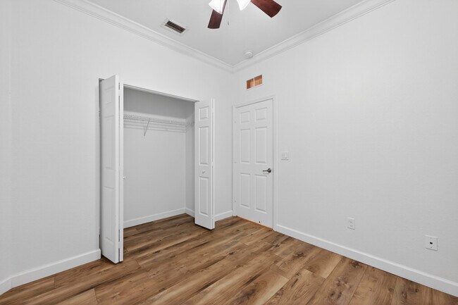 Building Photo - 10384 Wellington Parc Dr