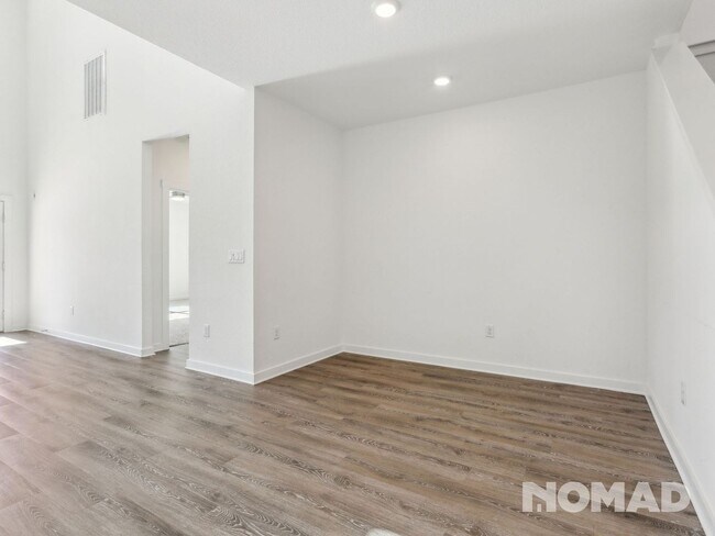 Building Photo - 4 Bedroom, 3 Bathroom Single Family Home i...