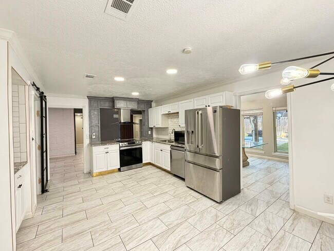 Building Photo - 6610 Campden Dr