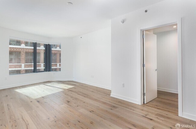 Building Photo - 280 Spear St