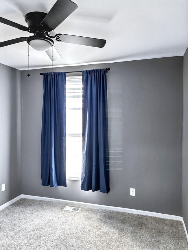 Building Photo - Comfortable 3-Bedroom Home with Garage and...