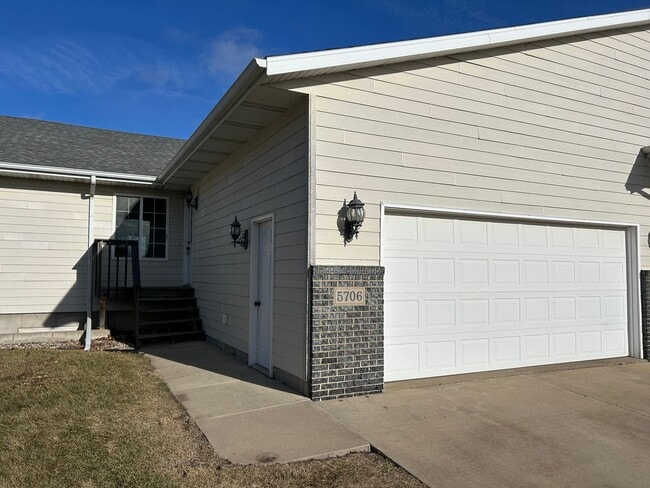 Building Photo - Spacious West Side Gem with Modern Comforts and Endless Possibilities!