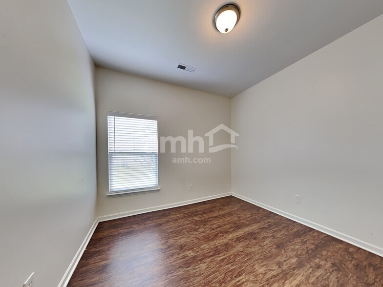 Building Photo - 126 Spindle Way