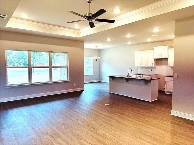 Building Photo - 1557 Redland St N