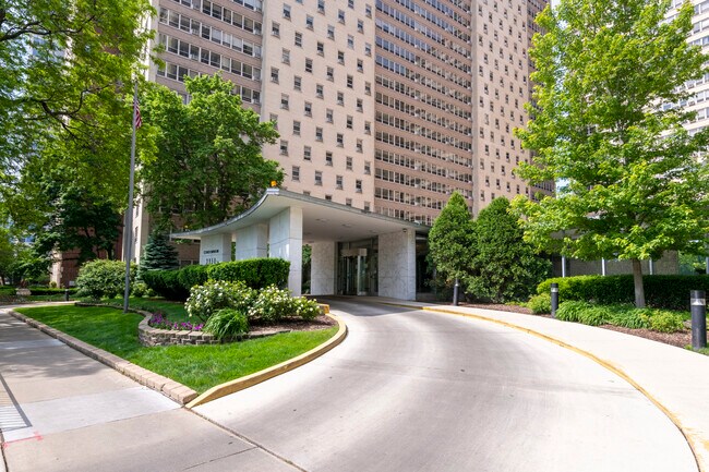 Building Photo - 3950 N Lake Shore Dr