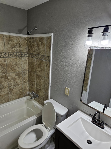 Building Photo - 311 Crestview Ave