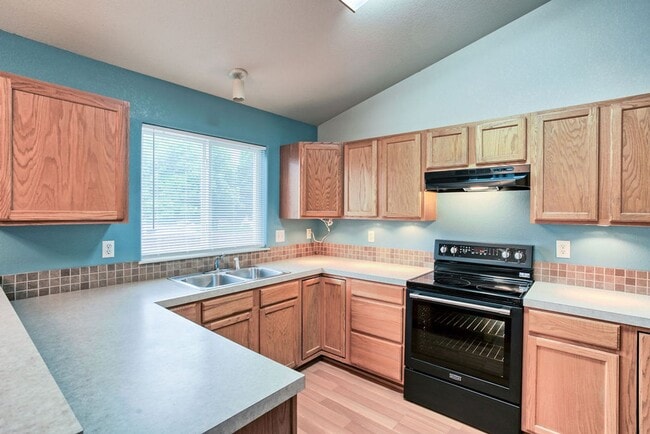 Building Photo - 3 Bedroom 2 Bath Ranch Style Home in Loveland