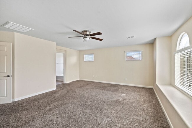 Building Photo - This very popular 2-story home floor plan ...