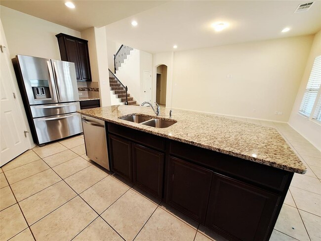 Building Photo - 525 Loma Cedro Bend