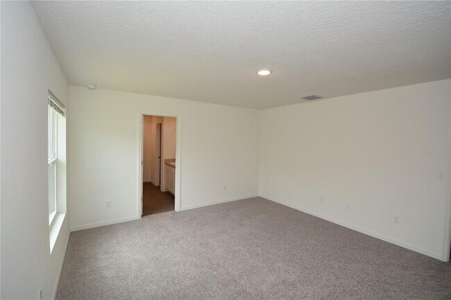Building Photo - 11 Roxland Ln