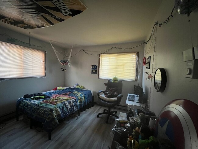 Building Photo - 915 Genrich St