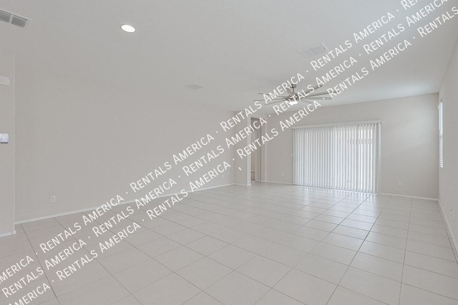 Building Photo - 10338 W Wier Ave
