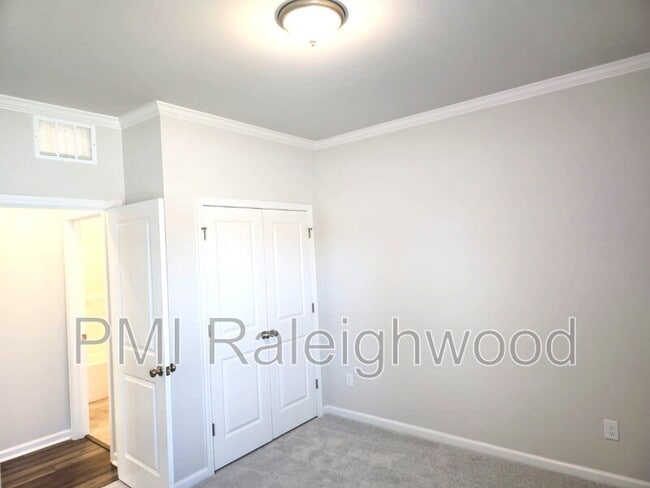 Building Photo - 1060 Maple Br Cir