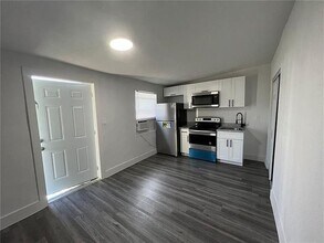 Building Photo - 3904 SW 13th Ct