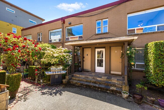 Building Photo - 120 14th Ave S