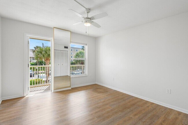 Building Photo - 951 De Soto Rd