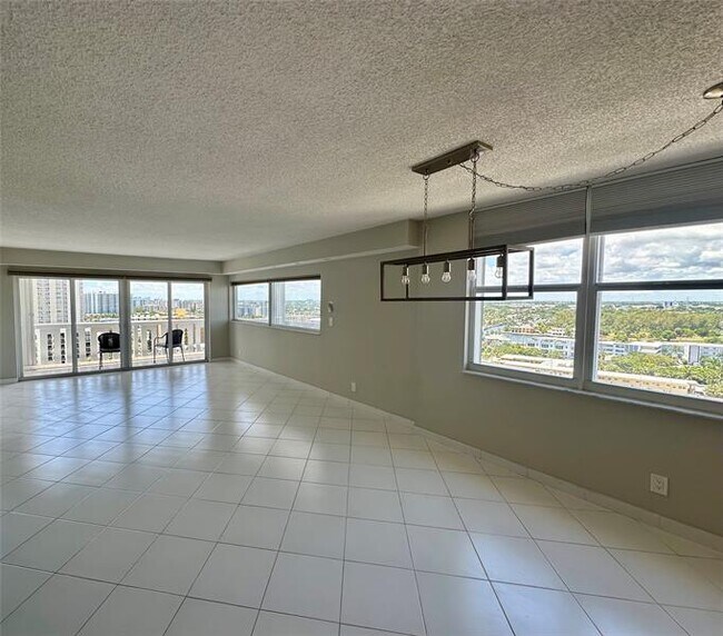 Building Photo - 1012 N Ocean Blvd