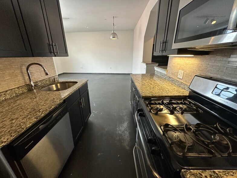 Building Photo - 147 E Berkeley St