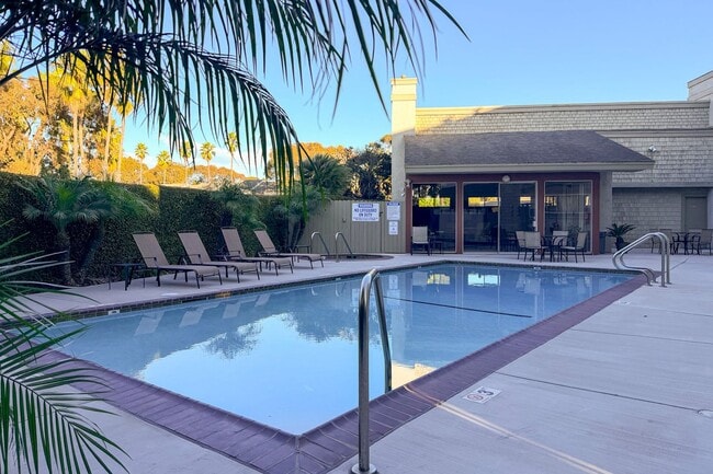 Building Photo - 717 Ocean View Dr