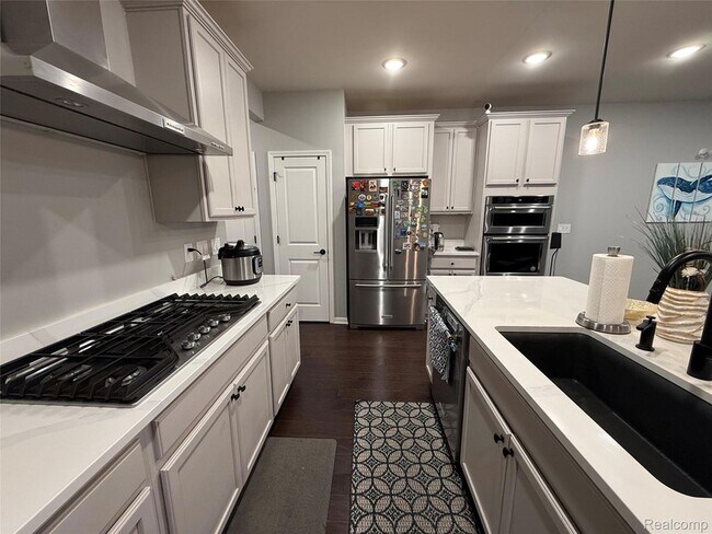 Building Photo - 4811 Broomfield Way