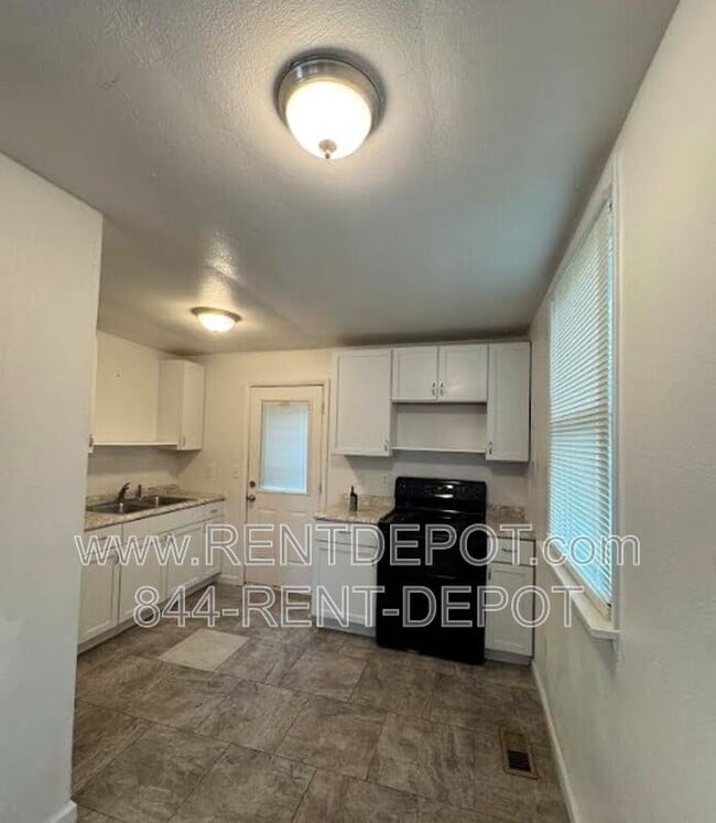 Building Photo - 1621 Rheinhardt Ave
